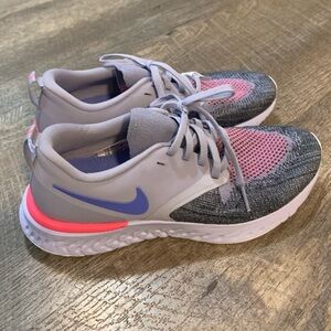 Used Women’s Nike runners size 8